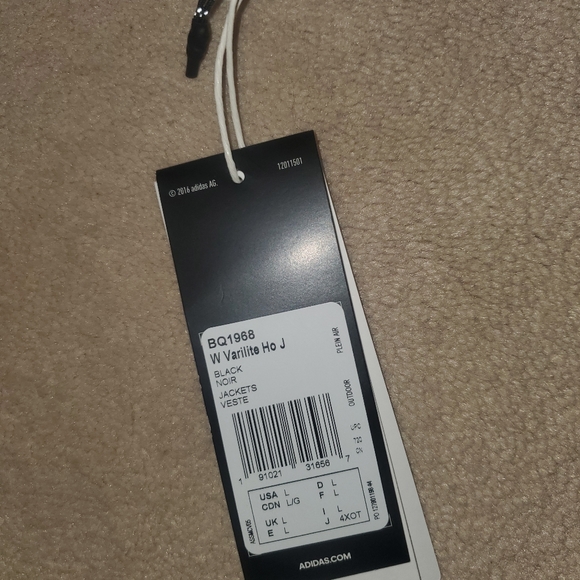 Adidas women's winter jacket. Black size Large - Picture 2 of 2